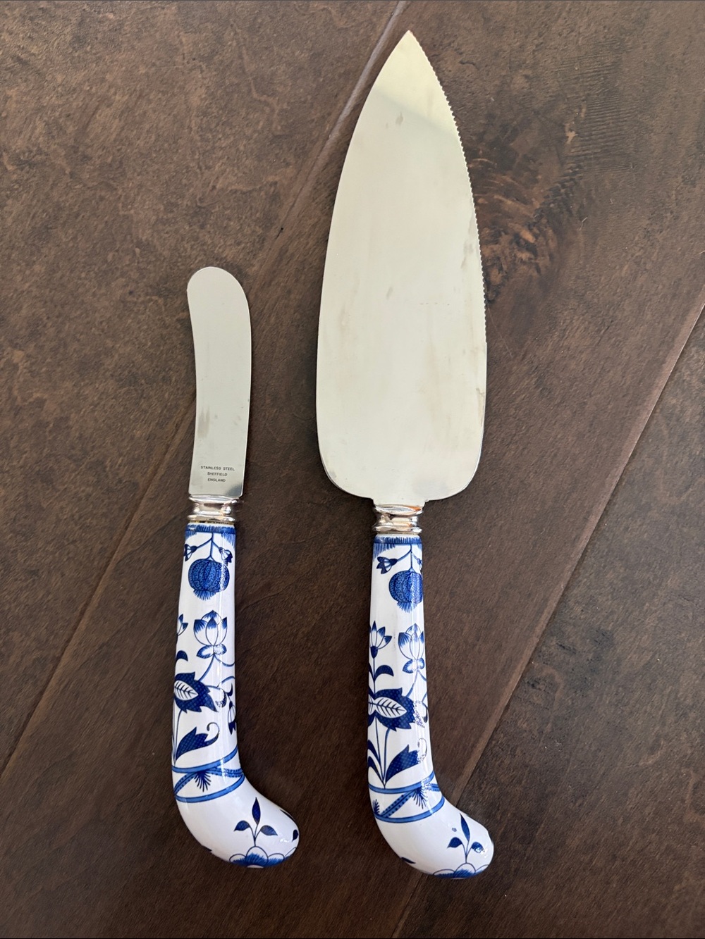 House of Prill Butter Spread and Cake Server in Blue Onion